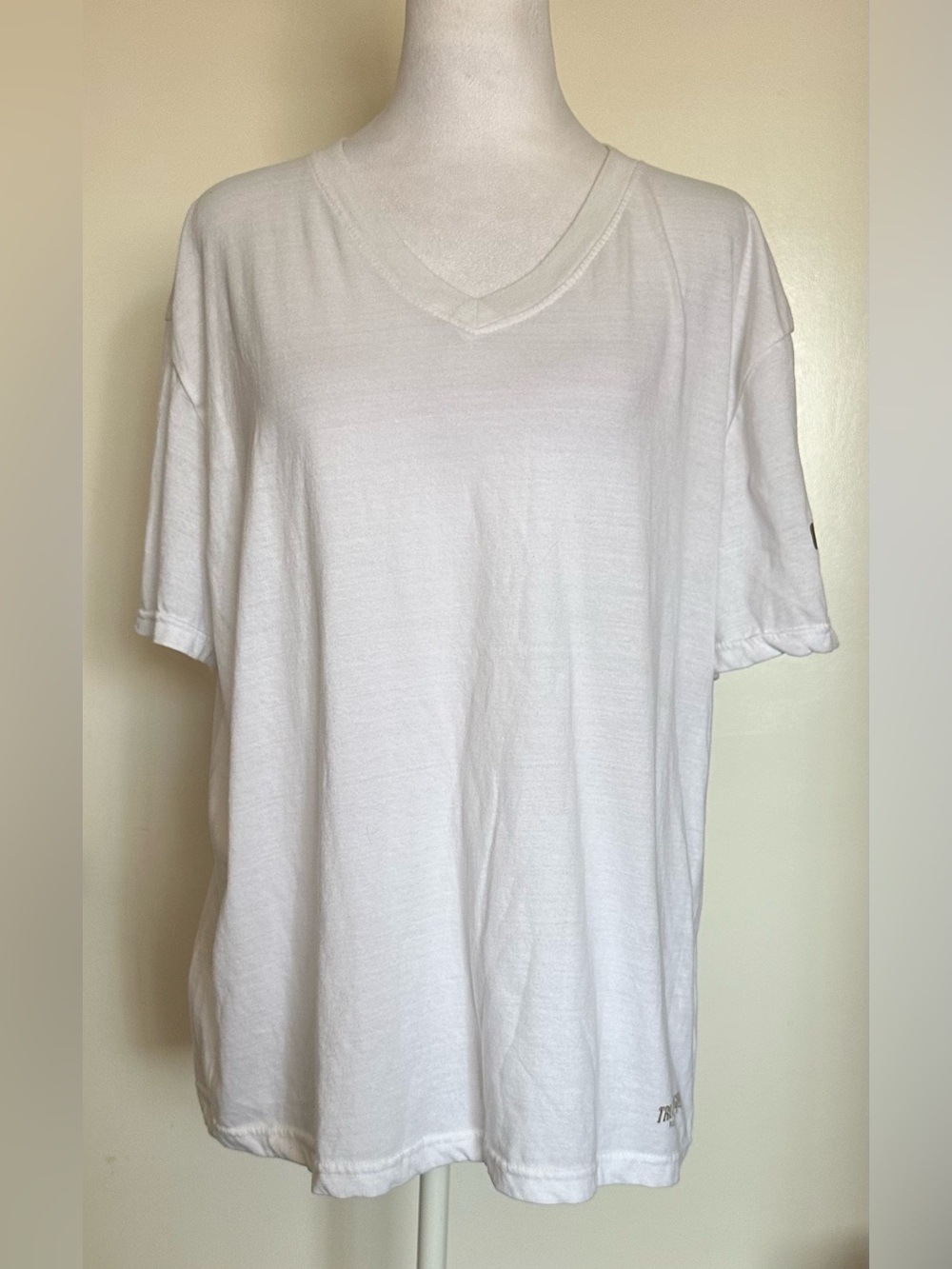 True Religion Women’s V-Neck Tee White Short Sleeve Pullover T-Shirt Sz XL Logo - Picture 9 of 10